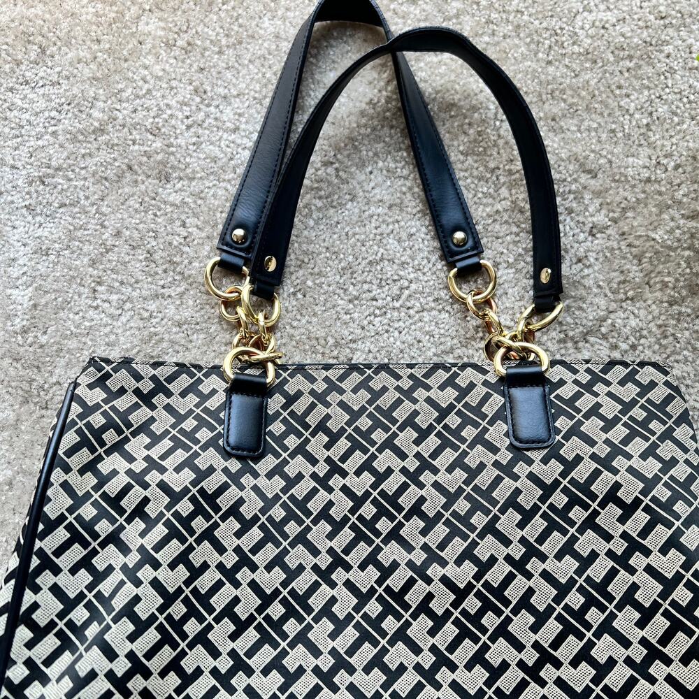 Tommy Hilfiger Signature "TH" Logo Black & Tan Large Canvas Purse 2019 - Picture 10 of 16